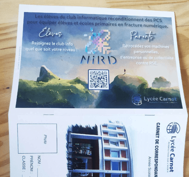 La 4e de couverture du carnet de correspondance des élèves du lycées Carnot invite les élèves à participer au club-info et les parents à rétrocéder des ordinateurs.