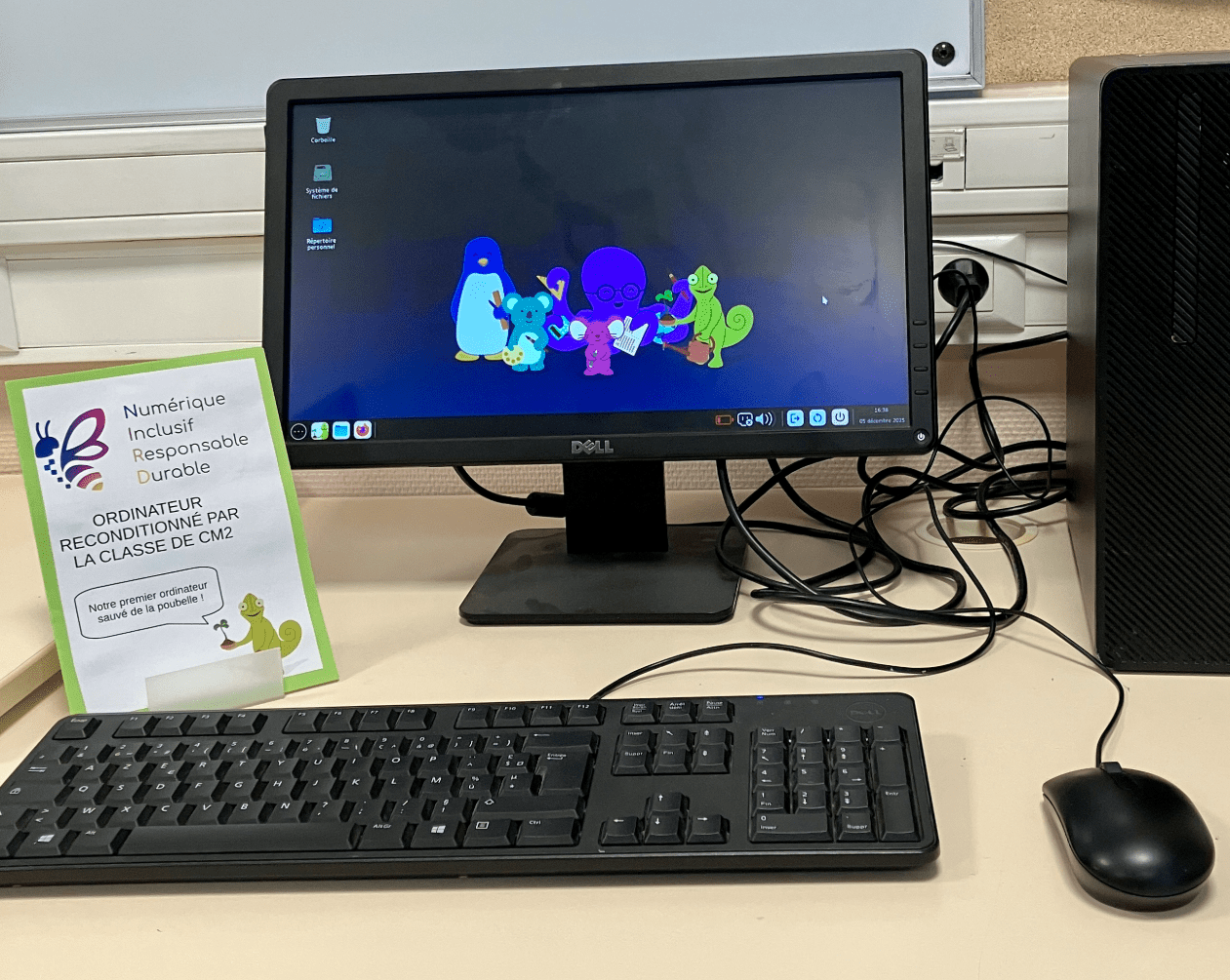 Un PC reconditionné sous PrimTux par les élèves de CM2 de l’école Louis Barrié  de Figeac et présenté comme tel sur la 